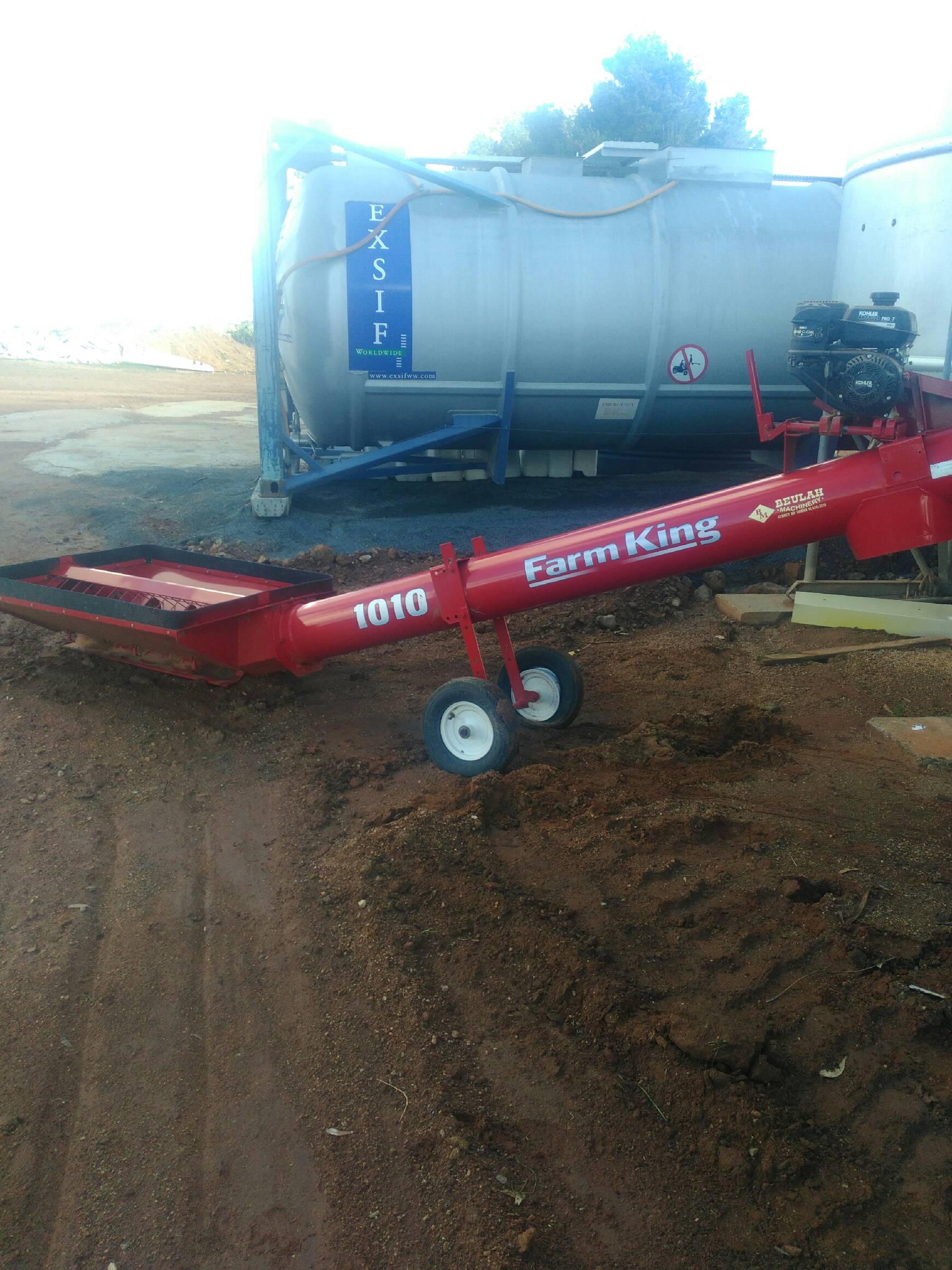 Farm King 1010 transfer auger Machinery & Equipment Augers